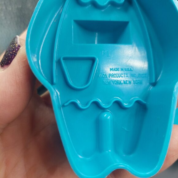 Vintage Avon 1965 Gingerbread Blue Plastic Soap Cookie Cutter Molds Made in USA - Picture 5 of 5